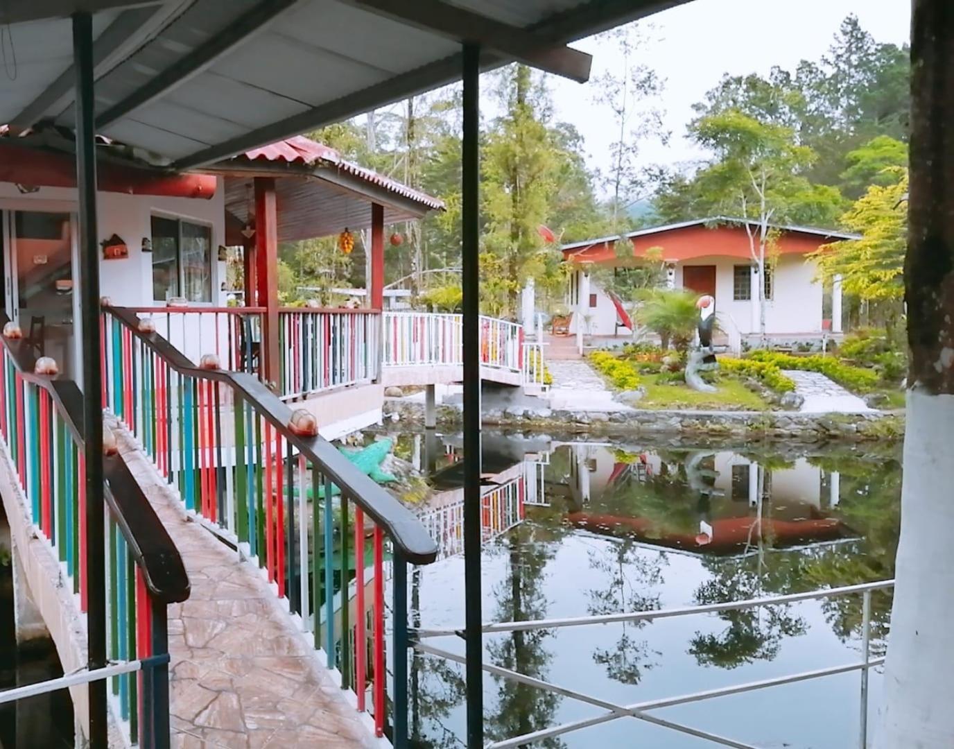 Cabañas Mountain River Lake Inn Nueva California Exterior foto